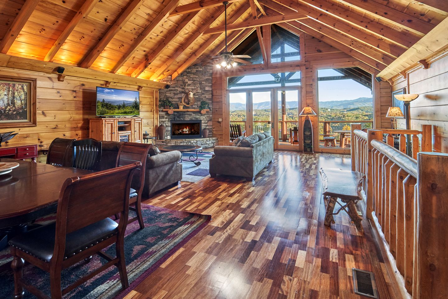 Spectacular Cabin with Hot-tub and Gorgeous Sights in Sevierville, Tennessee