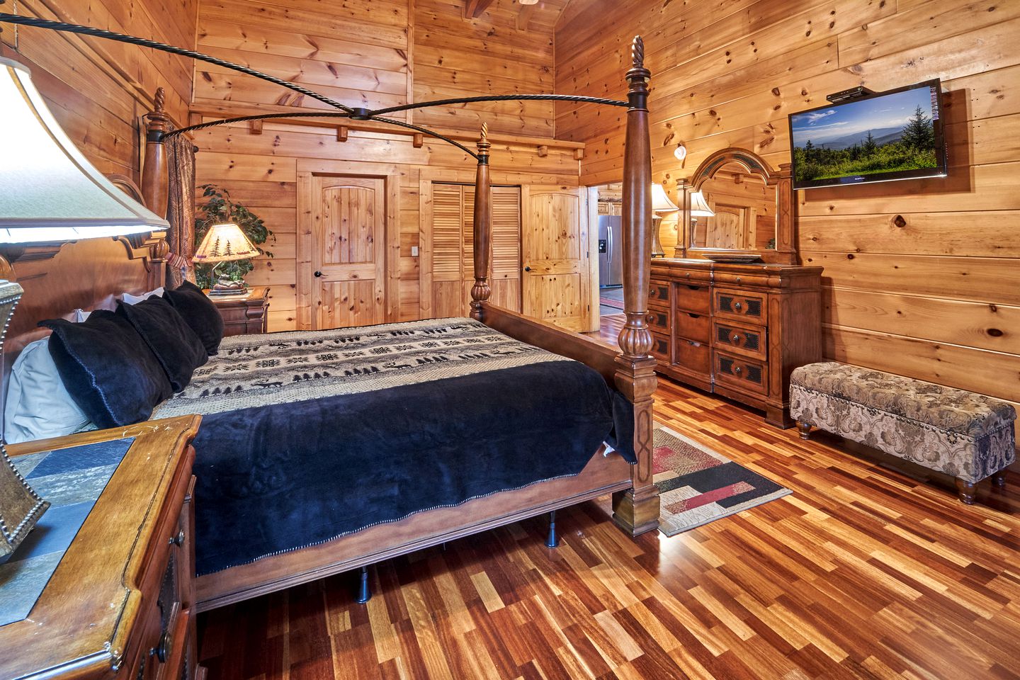 Spectacular Cabin with Hot-tub and Gorgeous Sights in Sevierville, Tennessee