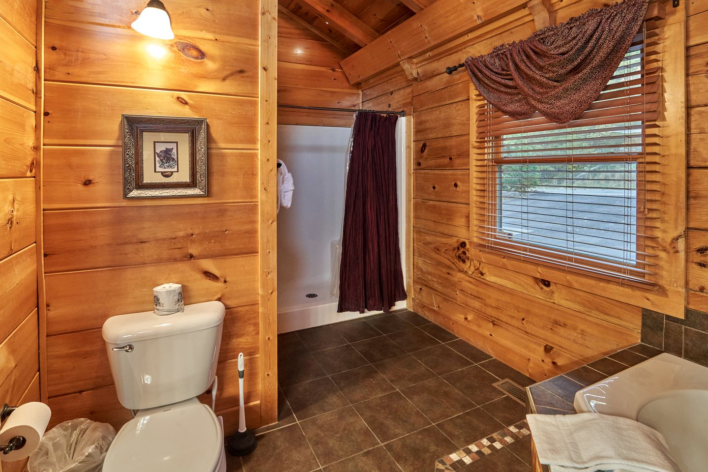 Spectacular Cabin with Hot-tub and Gorgeous Sights in Sevierville, Tennessee
