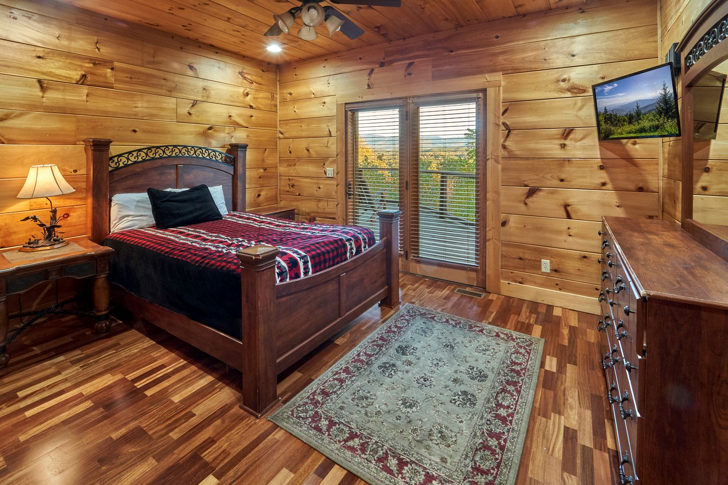 Spectacular Cabin with Hot-tub and Gorgeous Sights in Sevierville, Tennessee