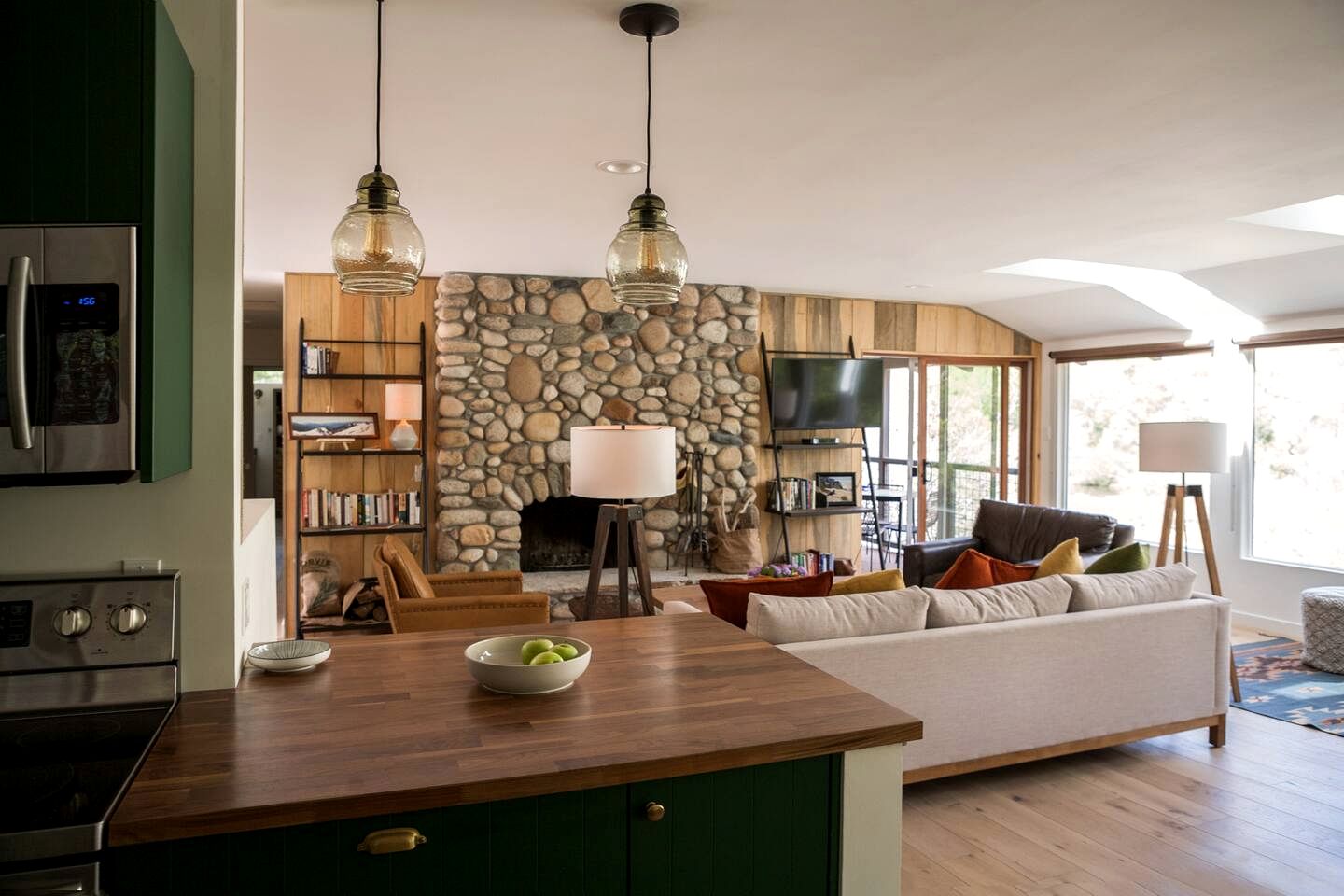 Stunning Riverfront Cabin Escape with Epic Mountain Views near Kernville, CA