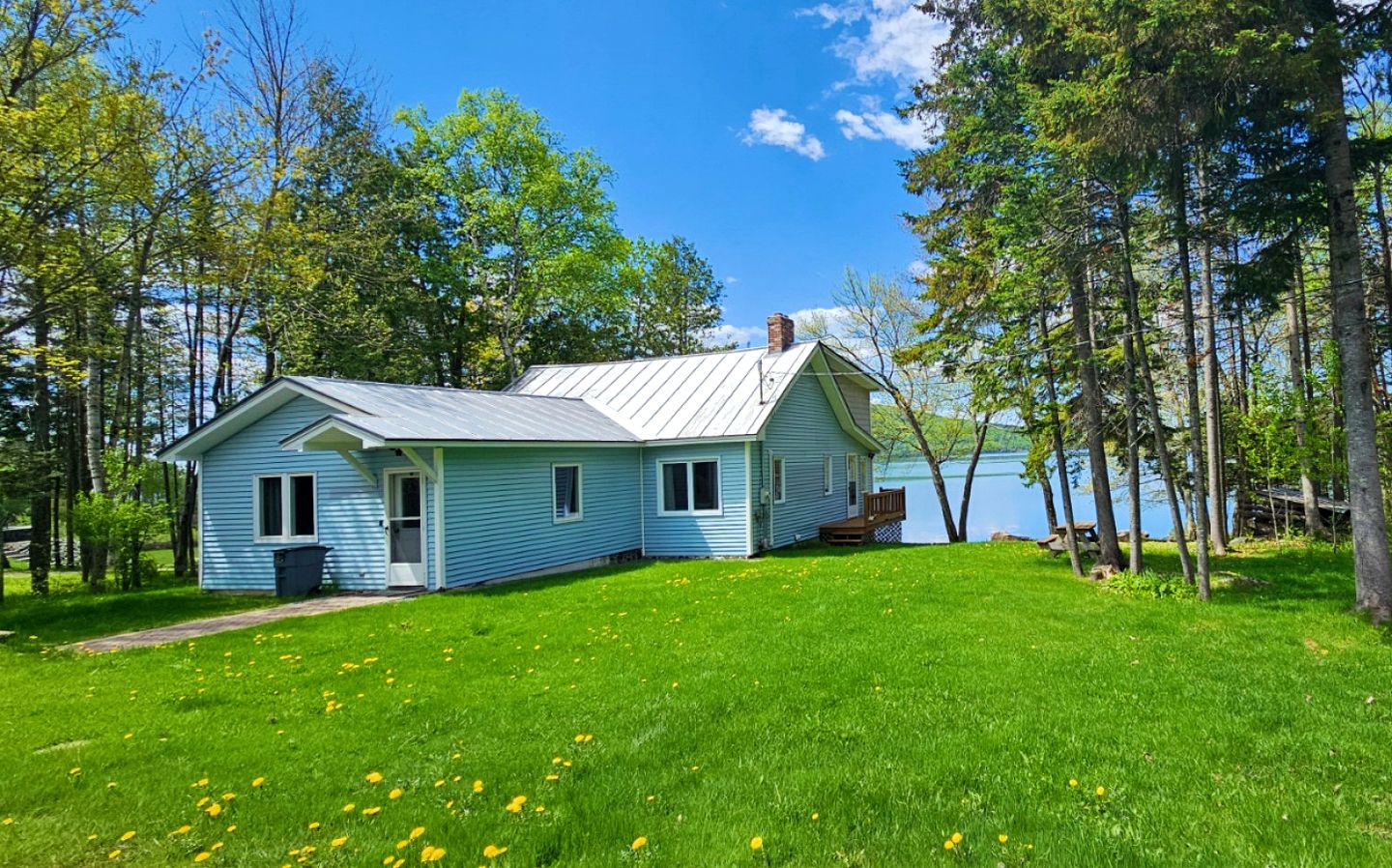 Vivid Lakefront Cottage Paradise Near Big Wood Lake, Maine