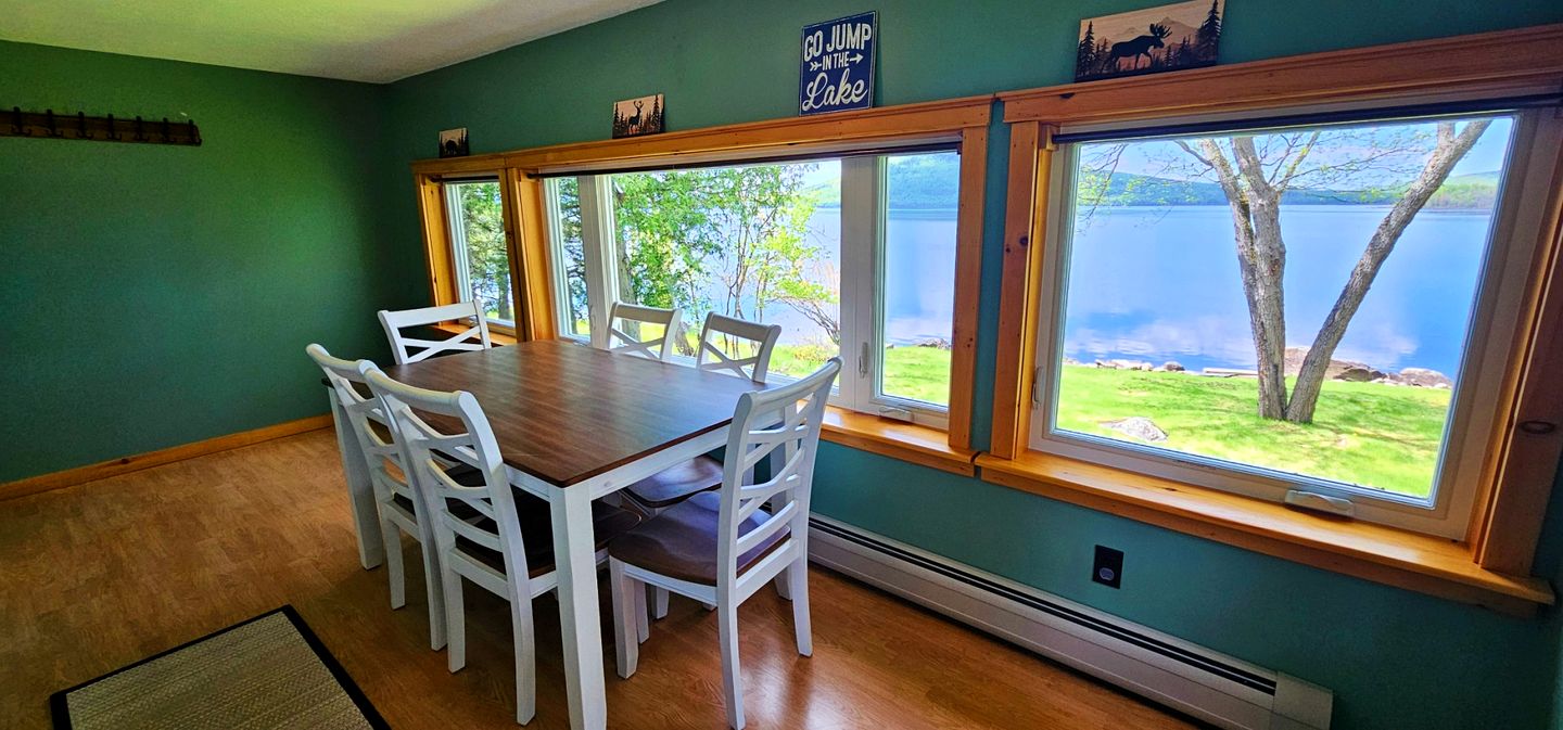 Vivid Lakefront Cottage Paradise Near Big Wood Lake, Maine