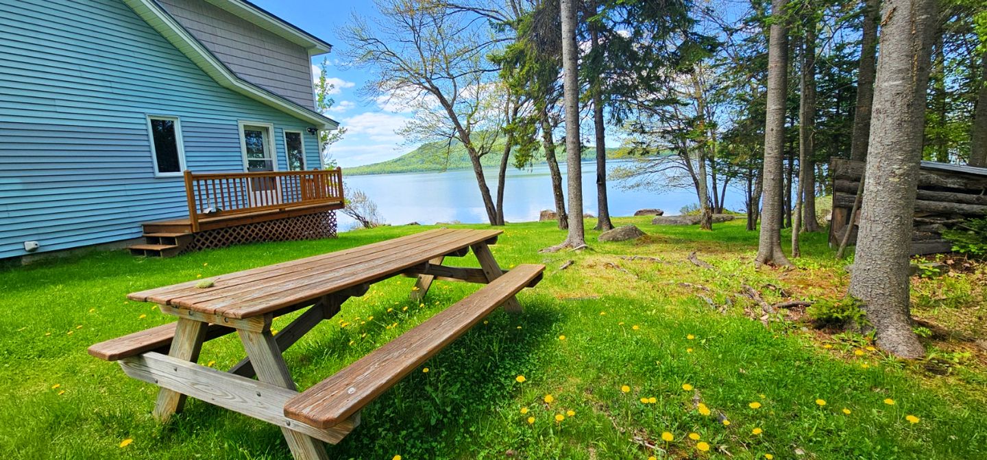 Vivid Lakefront Cottage Paradise Near Big Wood Lake, Maine