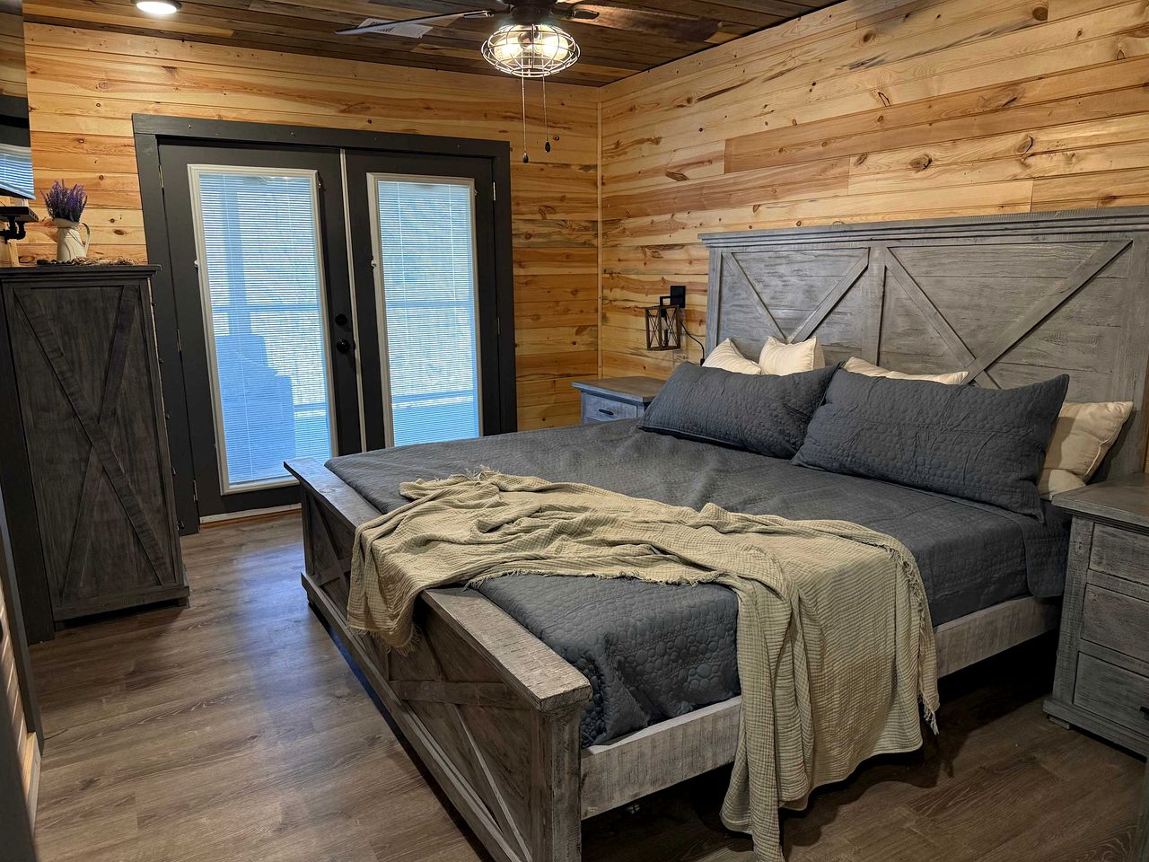Rustic Cabin with Hot Tub, Game Room, and Smoky Mountain Views in Sevierville, Tennessee