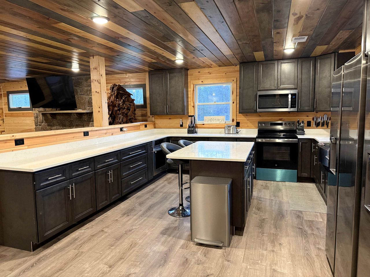 Rustic Cabin with Hot Tub, Game Room, and Smoky Mountain Views in Sevierville, Tennessee