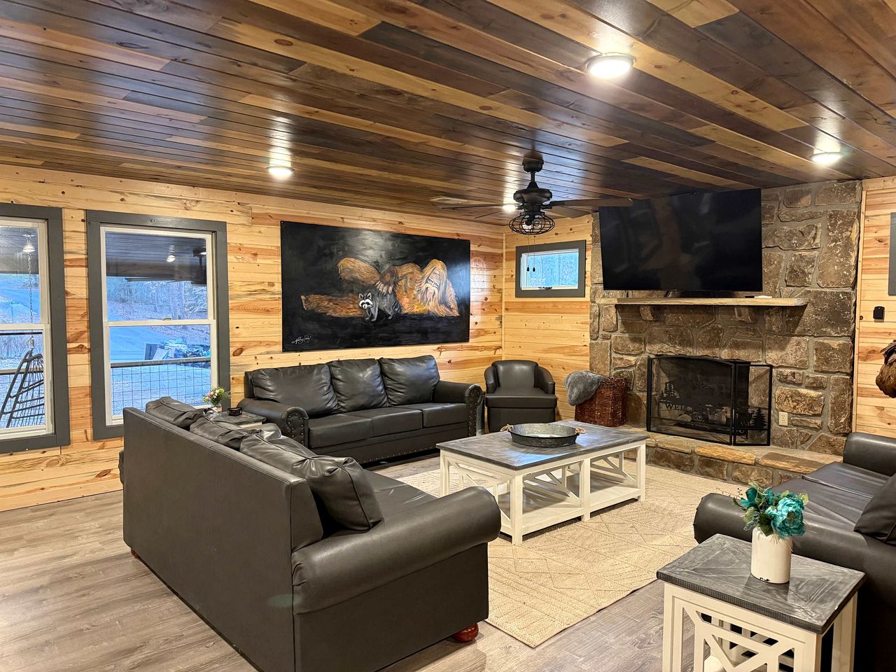 Rustic Cabin with Hot Tub, Game Room, and Smoky Mountain Views in Sevierville, Tennessee