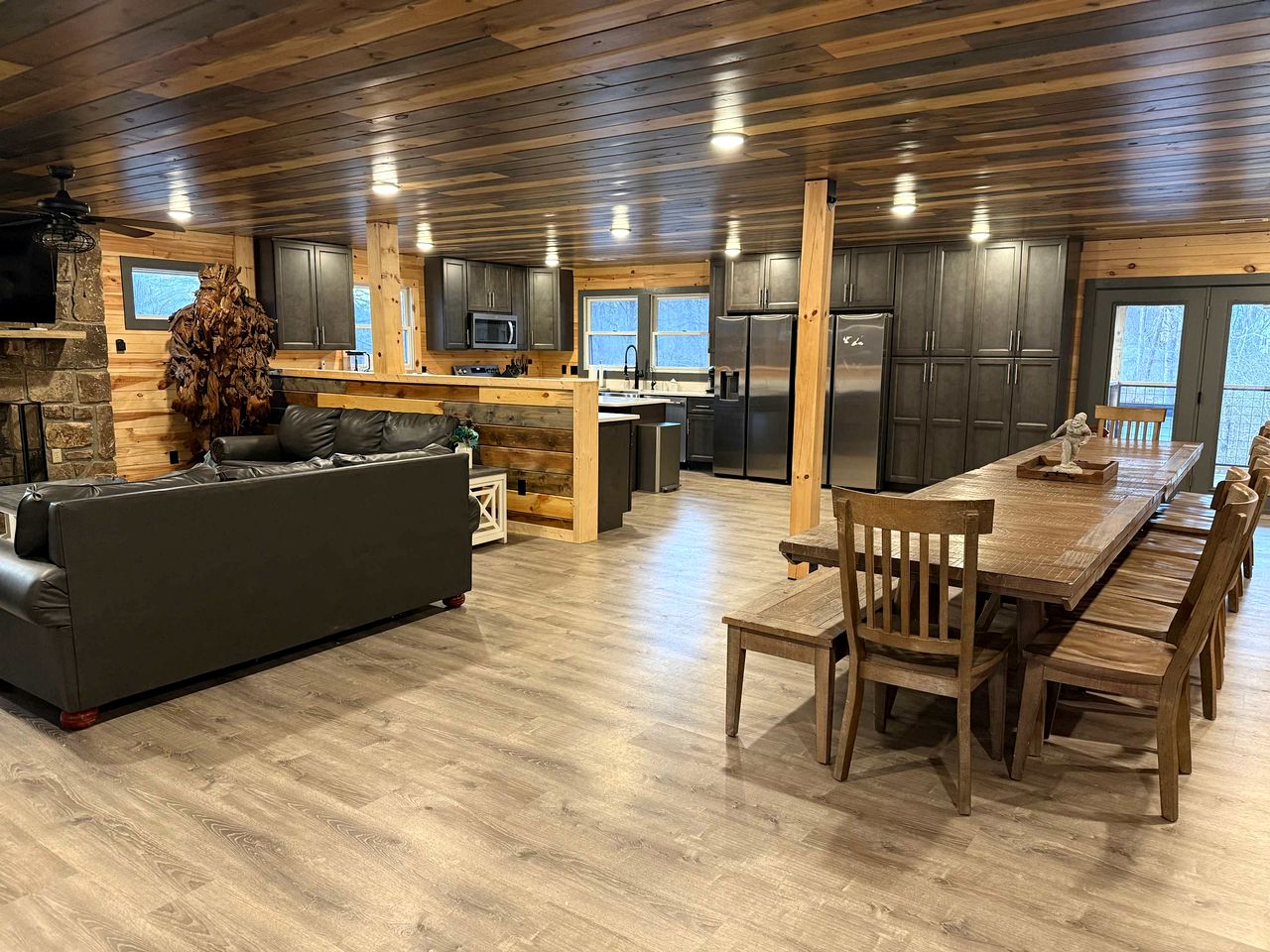 Rustic Cabin with Hot Tub, Game Room, and Smoky Mountain Views in Sevierville, Tennessee