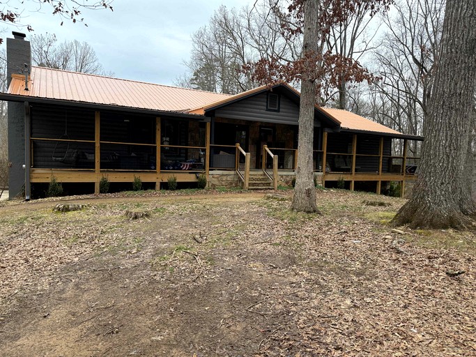 Rustic Cabin with Hot Tub, Game Room, and Smoky Mountain Views in Sevierville, Tennessee