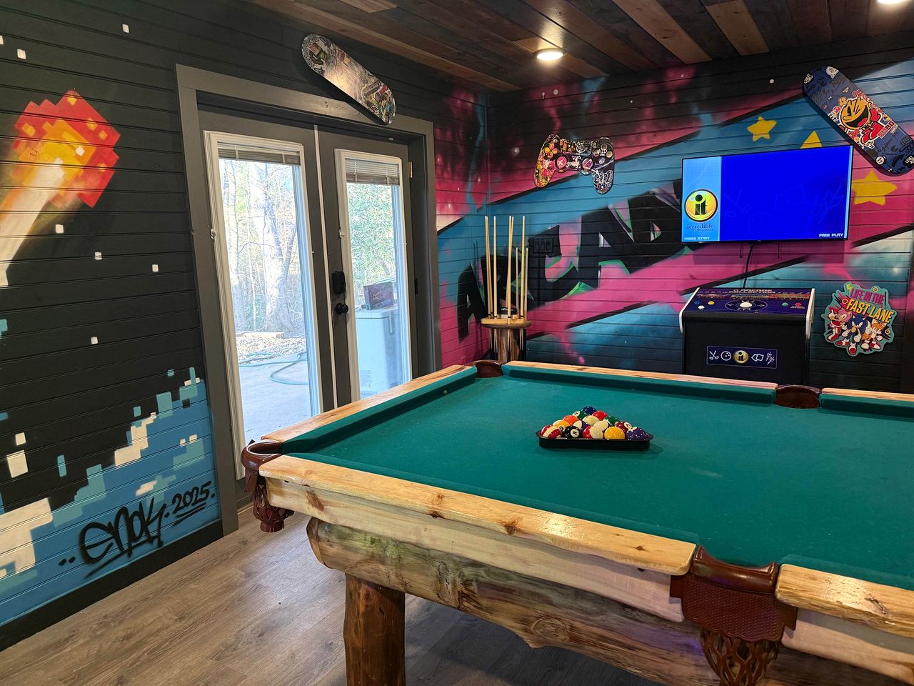 Rustic Cabin with Hot Tub, Game Room, and Smoky Mountain Views in Sevierville, Tennessee