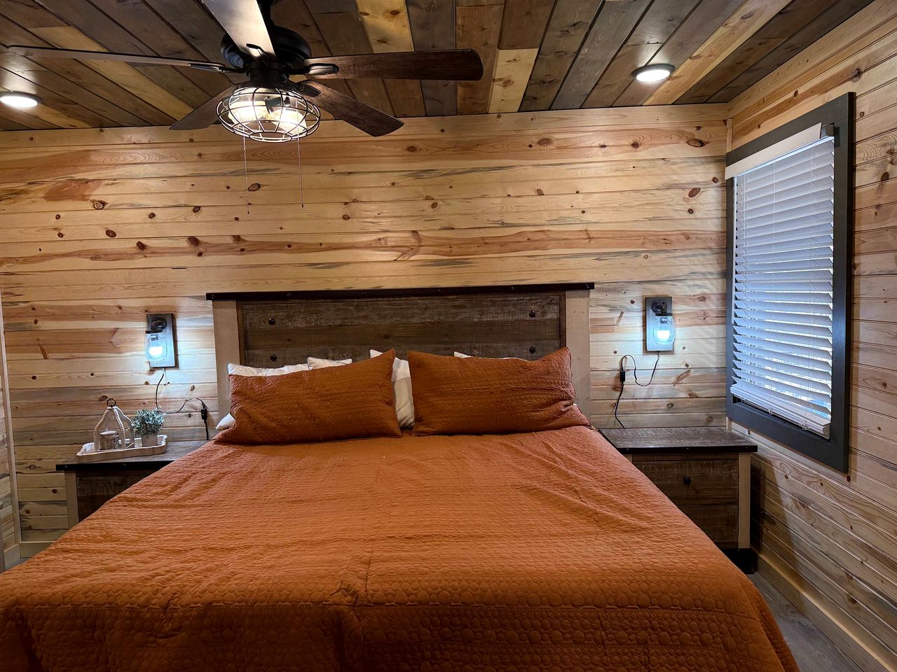 Rustic Cabin with Hot Tub, Game Room, and Smoky Mountain Views in Sevierville, Tennessee