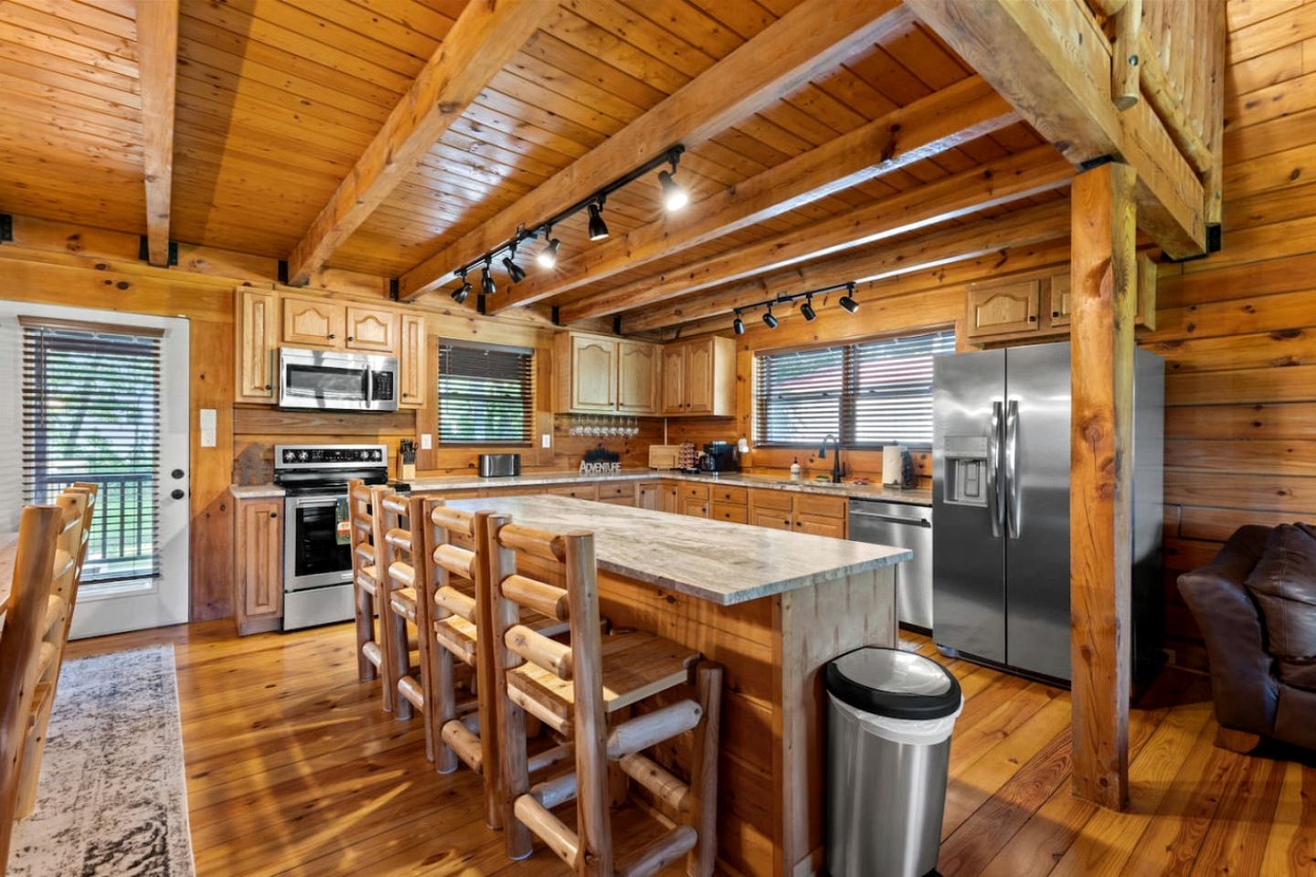 Stunning Cabin with Hot-tub, Fire Pit and Games in Stanton, Kentucky