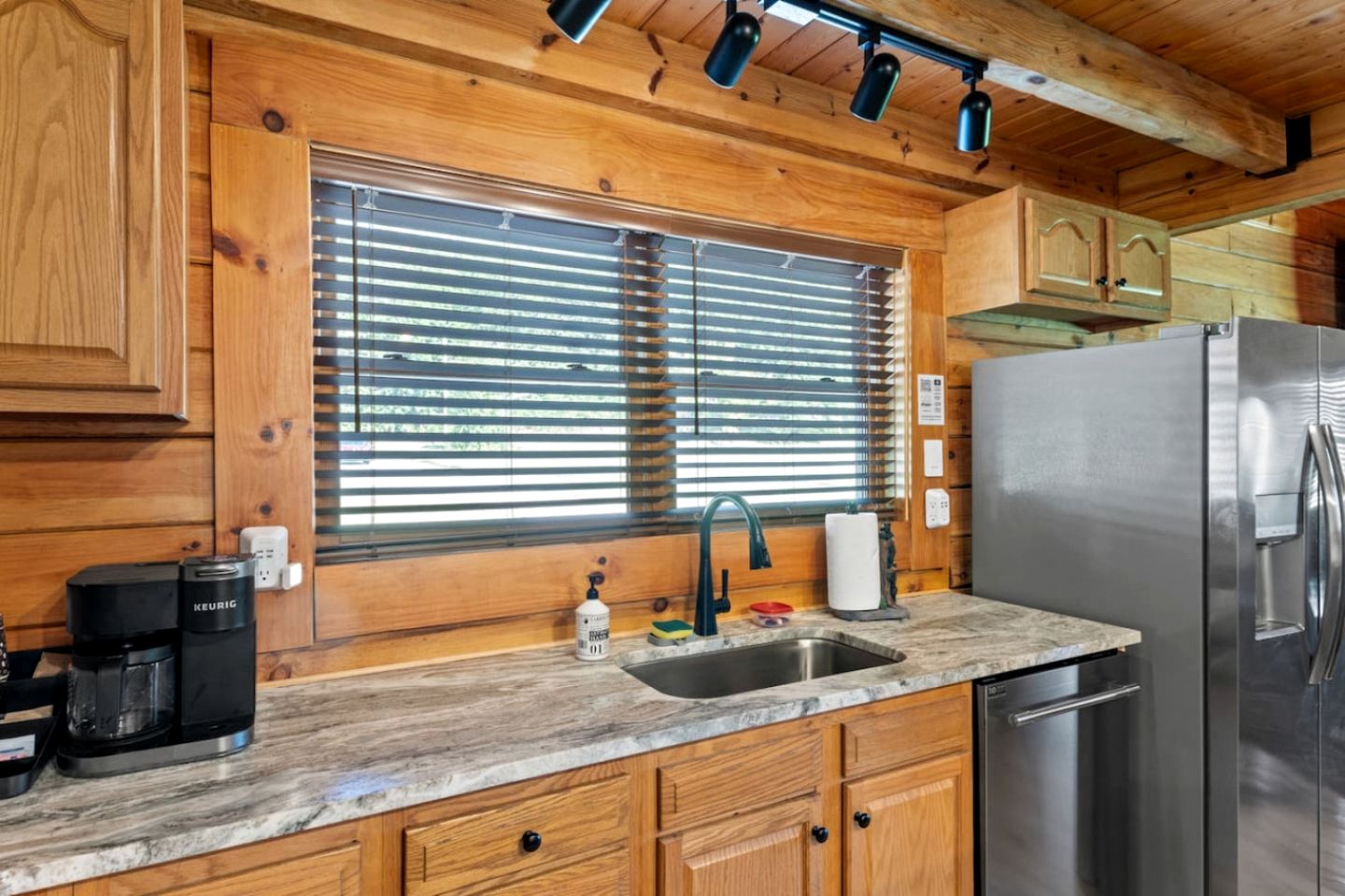 Stunning Cabin with Hot-tub, Fire Pit and Games in Stanton, Kentucky