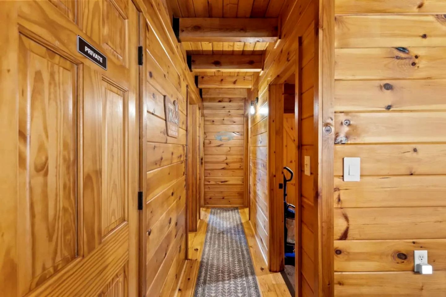 Stunning Cabin with Hot-tub, Fire Pit and Games in Stanton, Kentucky