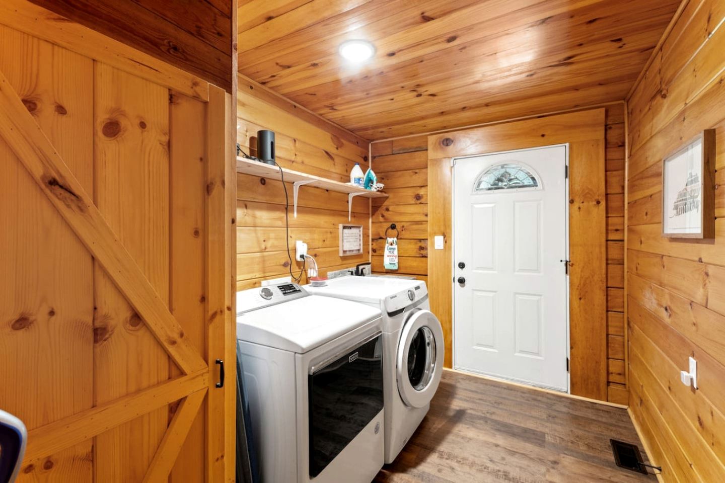 Stunning Cabin with Hot-tub, Fire Pit and Games in Stanton, Kentucky
