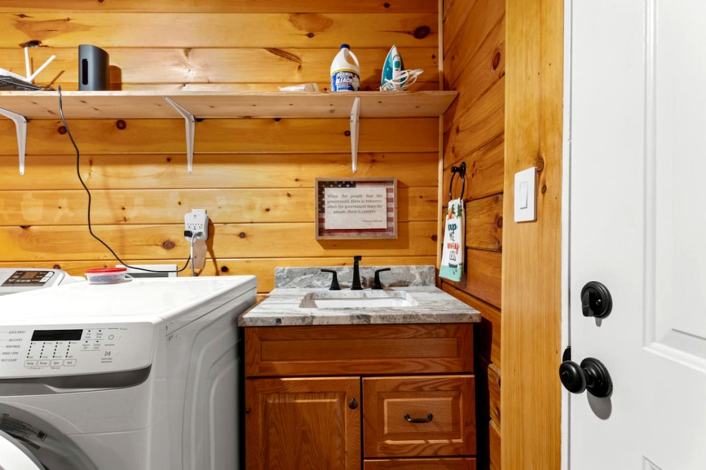 Stunning Cabin with Hot-tub, Fire Pit and Games in Stanton, Kentucky