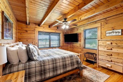 Stunning Cabin with Hot-tub, Fire Pit and Games in Stanton, Kentucky photo 5