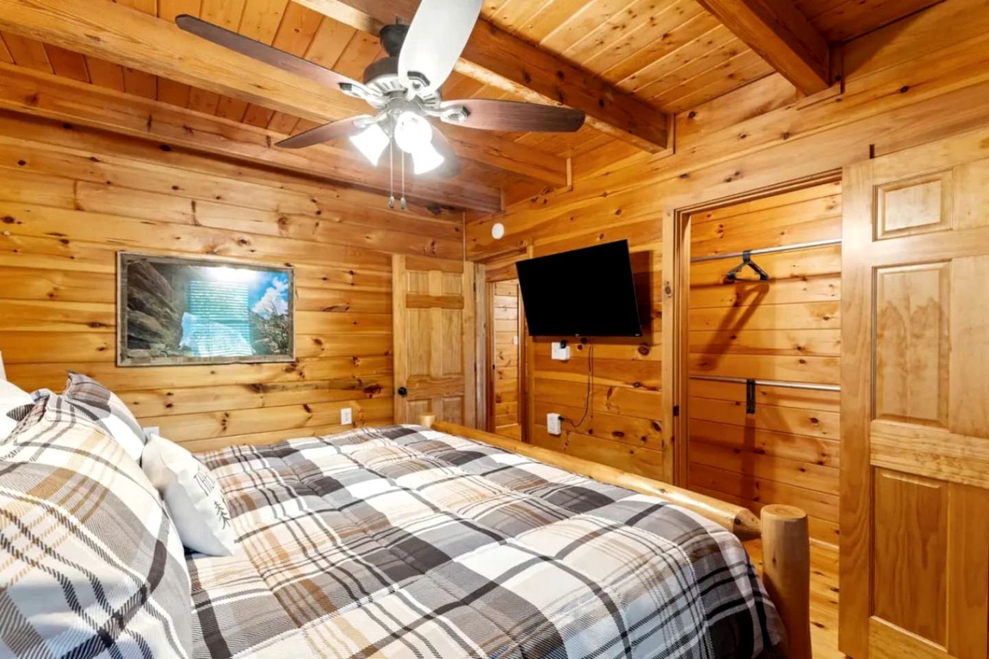 Stunning Cabin with Hot-tub, Fire Pit and Games in Stanton, Kentucky