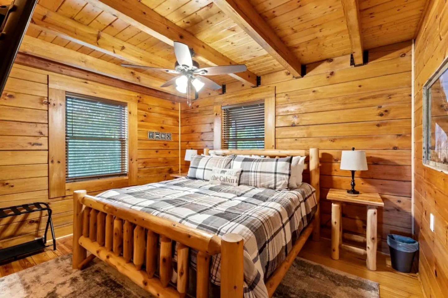Stunning Cabin with Hot-tub, Fire Pit and Games in Stanton, Kentucky