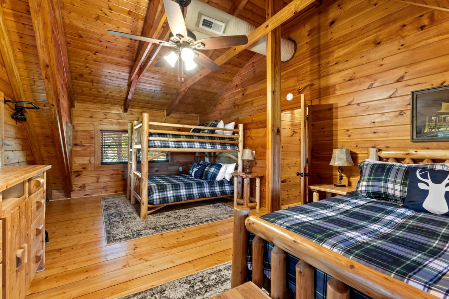 Stunning Cabin with Hot-tub, Fire Pit and Games in Stanton, Kentucky