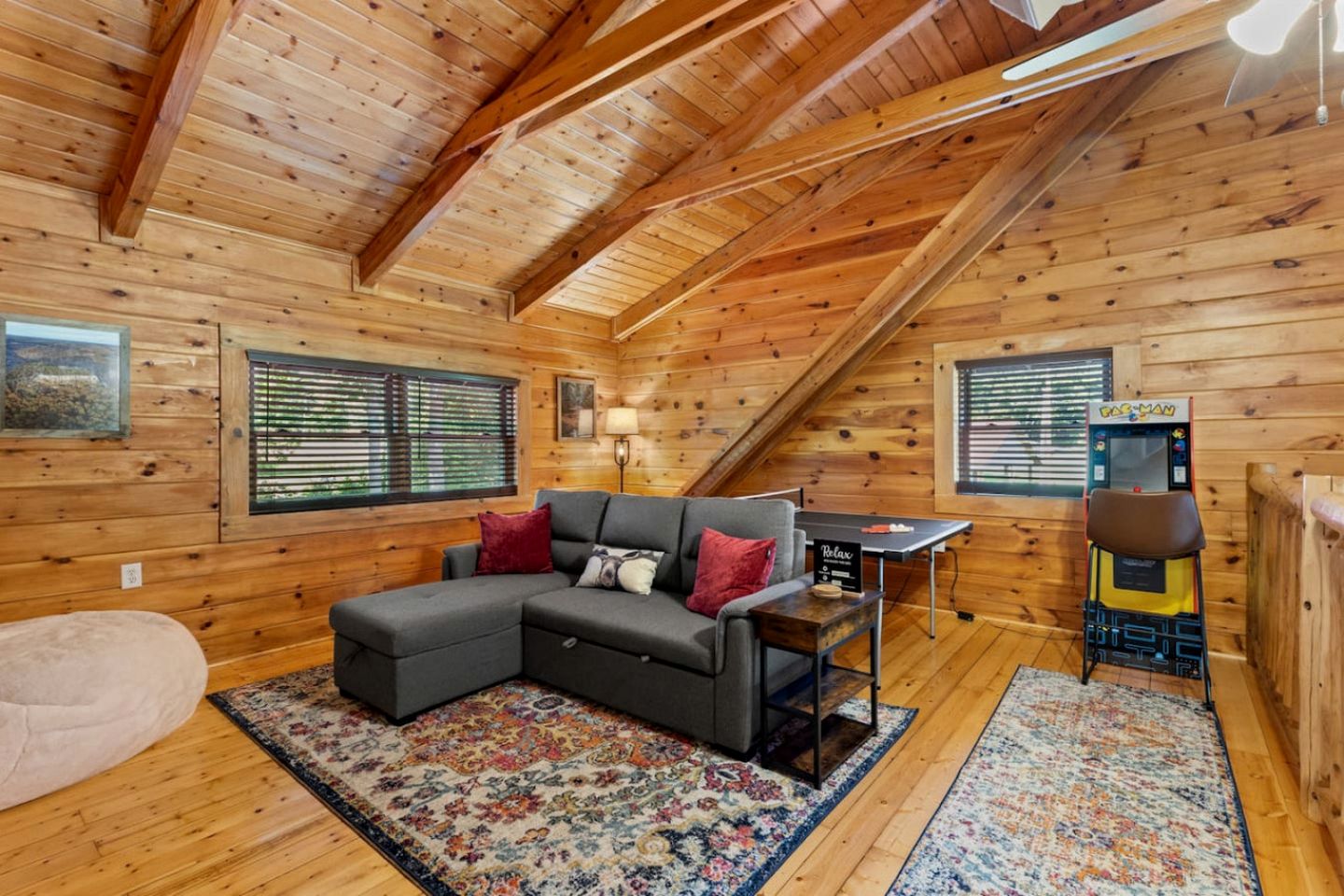Stunning Cabin with Hot-tub, Fire Pit and Games in Stanton, Kentucky