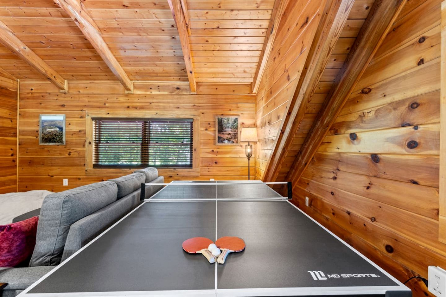 Stunning Cabin with Hot-tub, Fire Pit and Games in Stanton, Kentucky