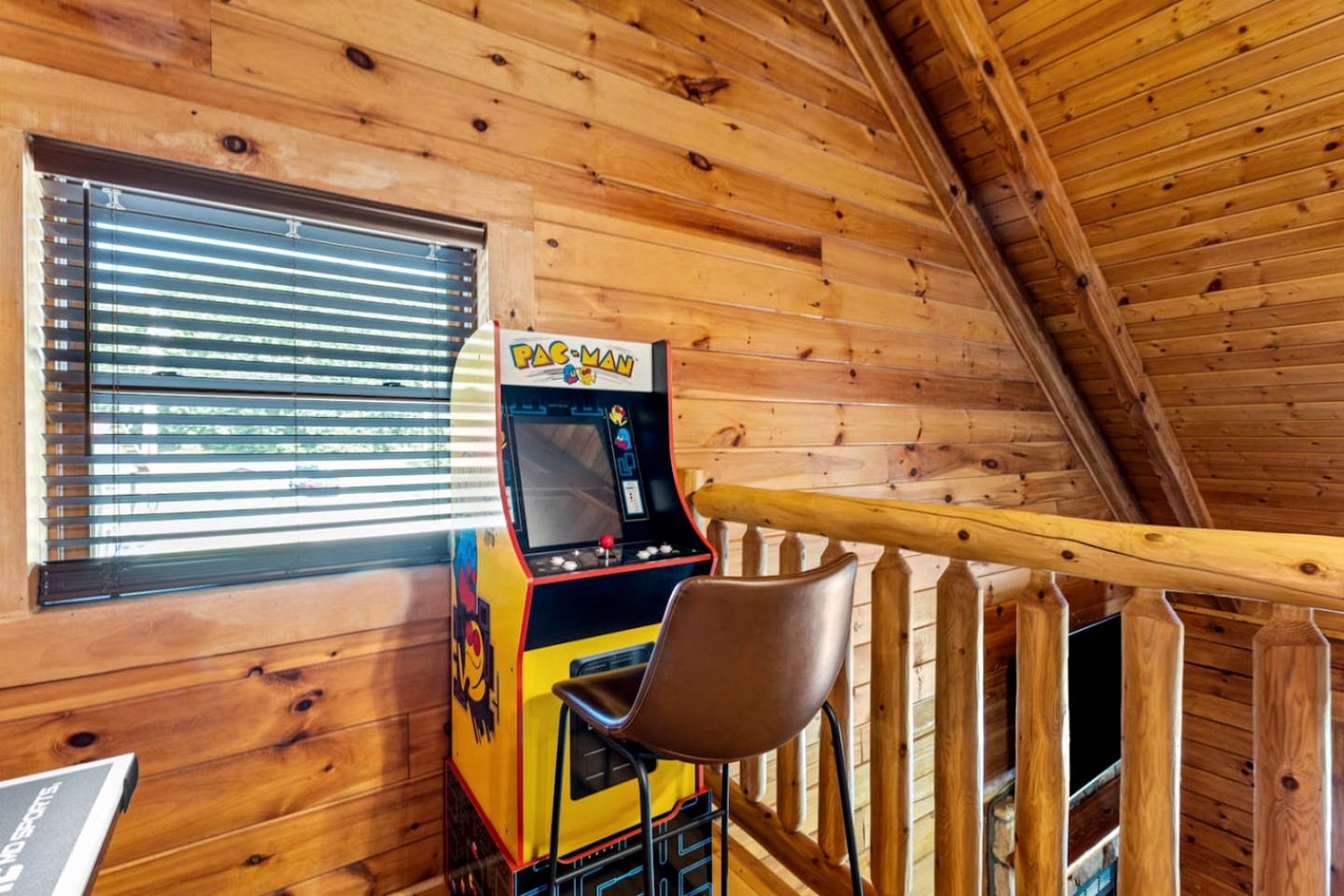 Stunning Cabin with Hot-tub, Fire Pit and Games in Stanton, Kentucky