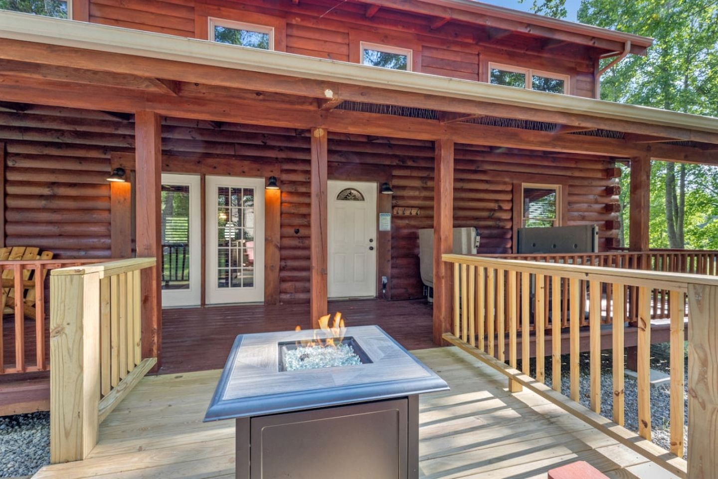 Stunning Cabin with Hot-tub, Fire Pit and Games in Stanton, Kentucky