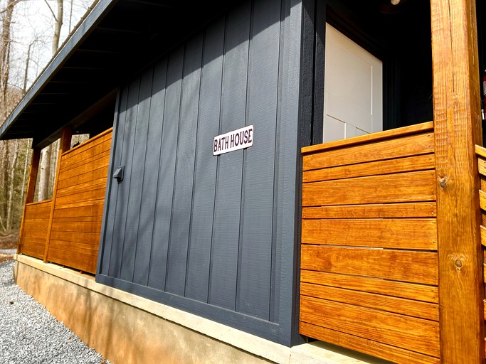 Cabins (United States of America, Zirconia, North Carolina)