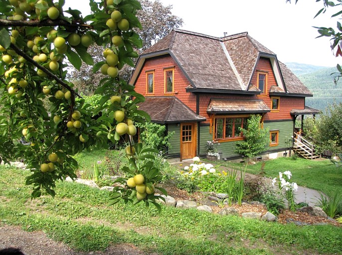 Nature Lodges (Nelson, British Columbia, Canada)