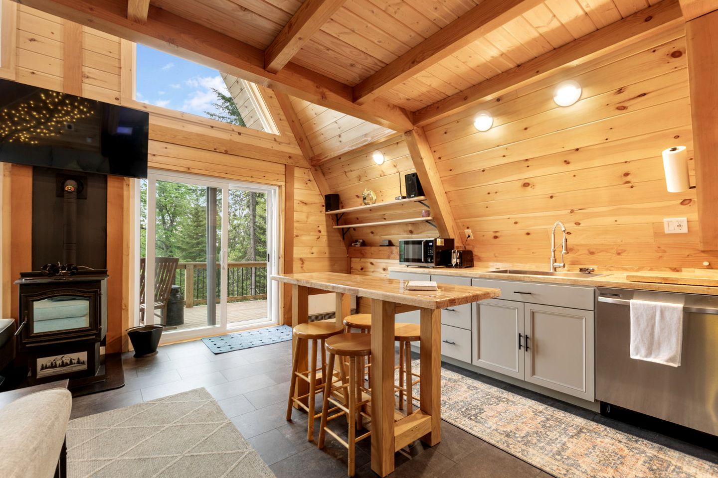 Luxurious A-Frame Cabin Nestled Among Spectacular Nature in New Hampshire