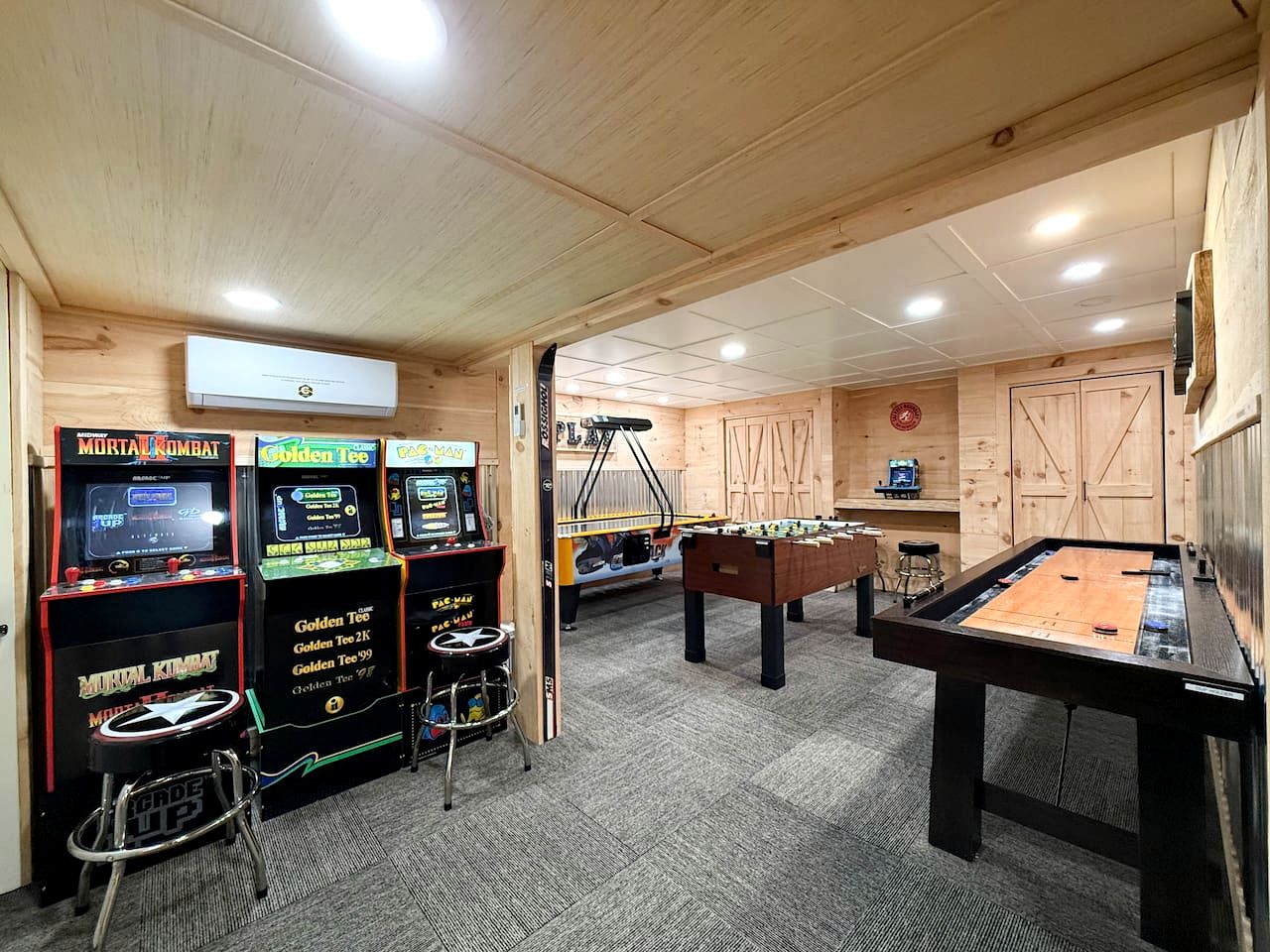 Gorgeous Modern Vacation Rental with Game Room Surrounded by Nature in Madison, New Hampshire