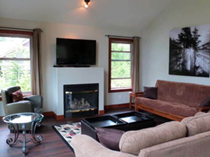 Nature Lodges (Tofino, British Columbia, Canada)