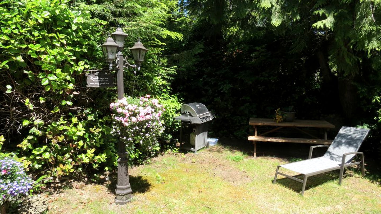 Cozy Getaway near Pacific Rim National Park in Tofino, British Columbia