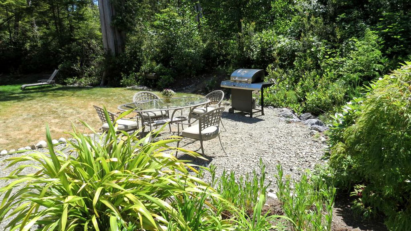 Cozy Getaway near Pacific Rim National Park in Tofino, British Columbia