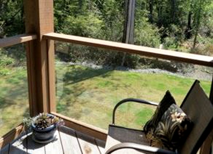 Nature Lodges (Tofino, British Columbia, Canada)