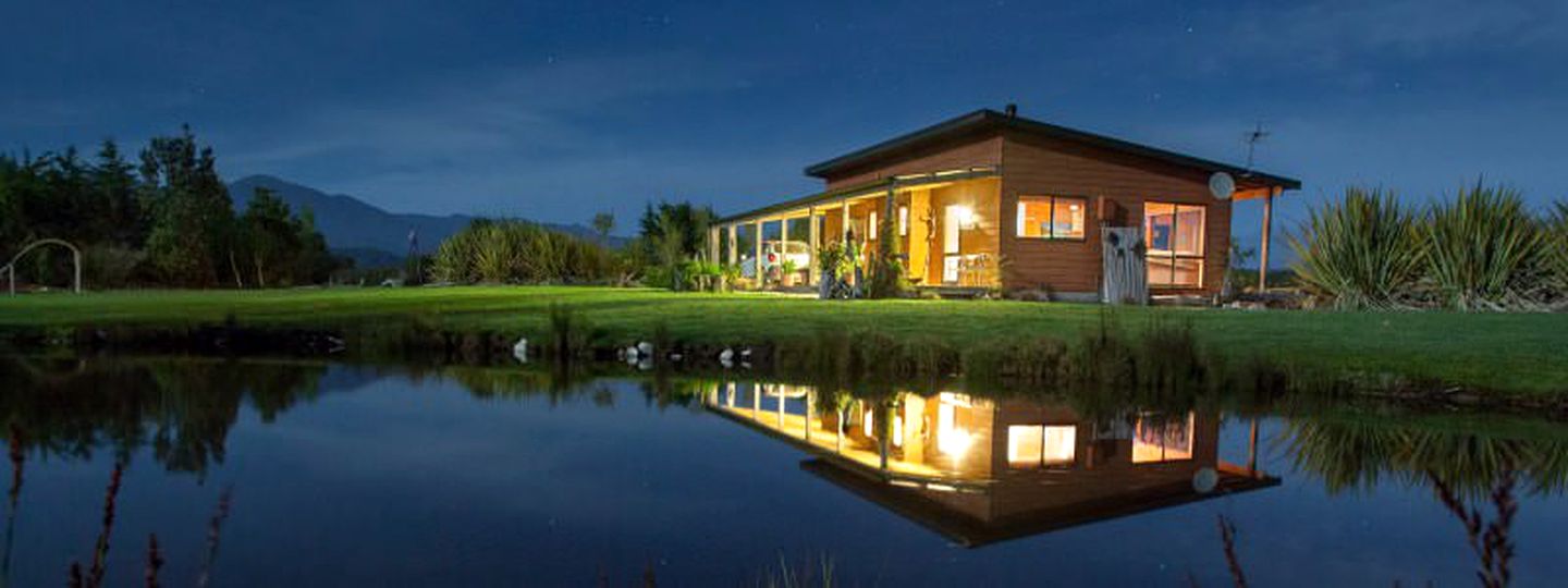 Cottages (Westport, South Island, New Zealand)