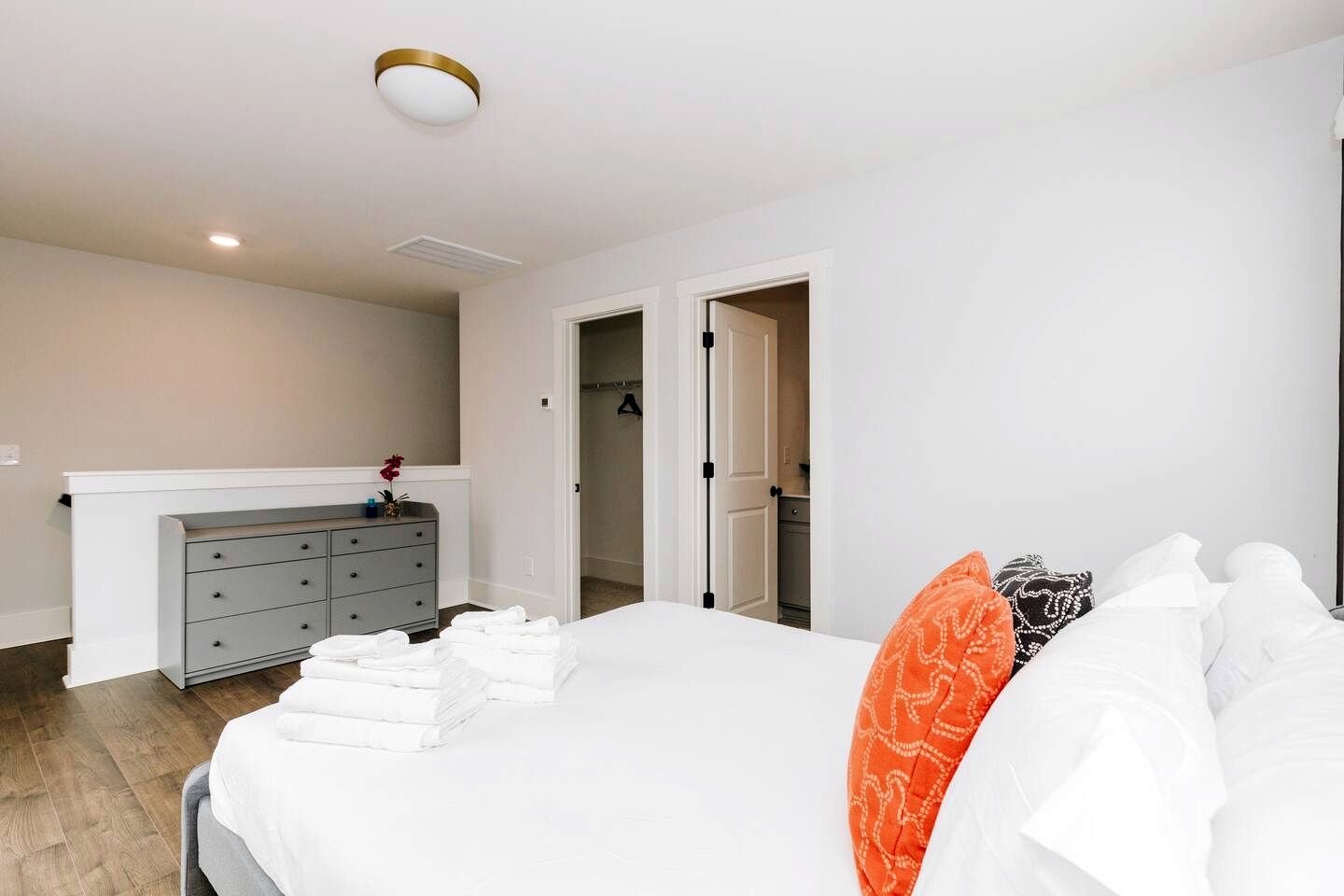 Radiant Urban Vacation Rental Sanctuary near Catawba River in North Carolina
