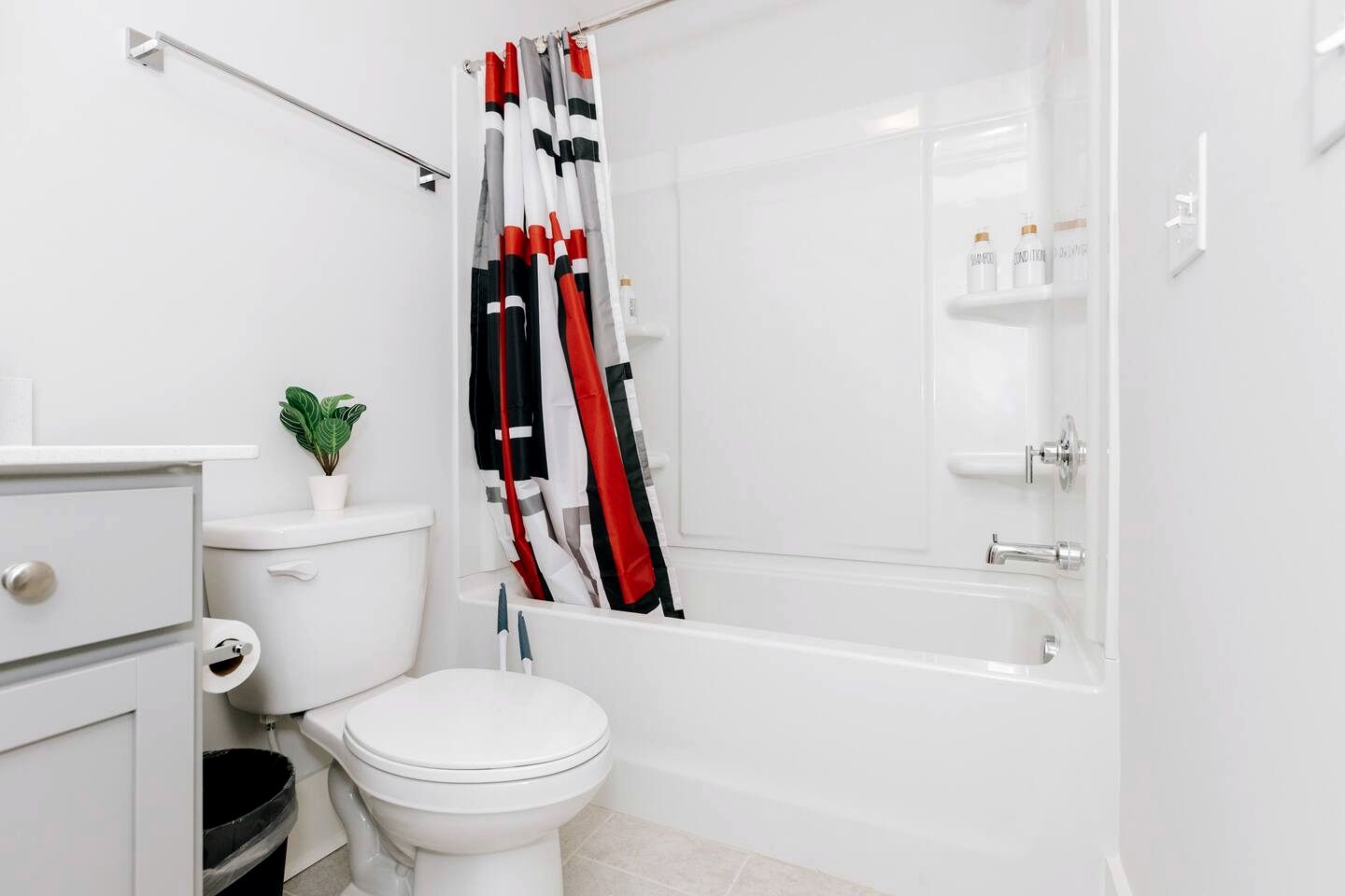 Radiant Urban Vacation Rental Sanctuary near Catawba River in North Carolina