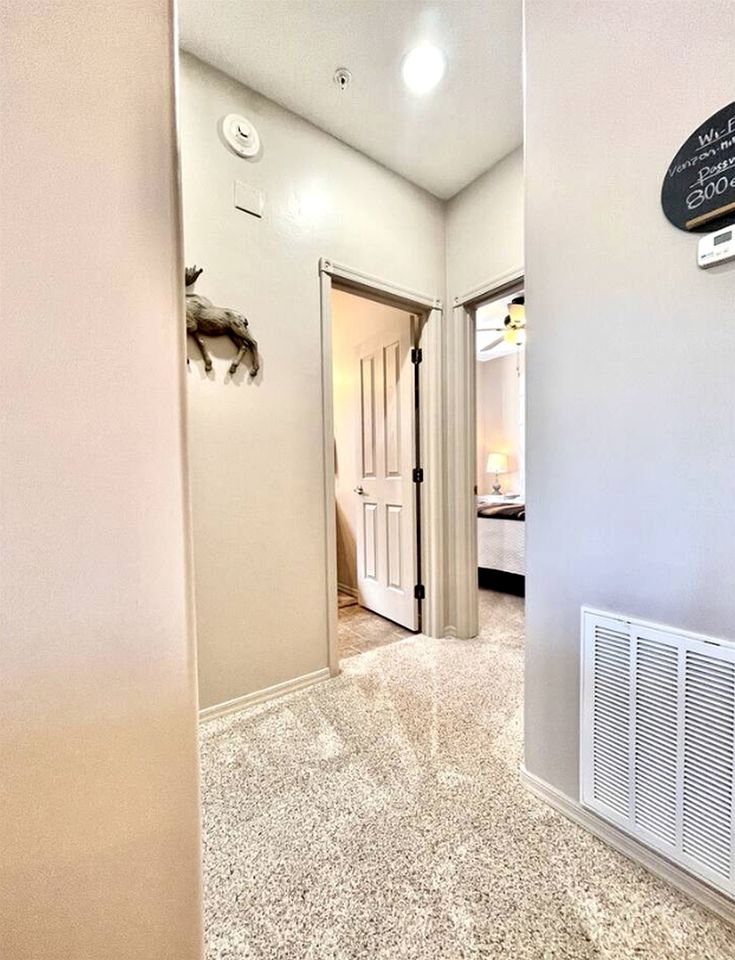 Modern Pet-Friendly Vacation Rental with Resort-Style Amenities in Overgaard, Arizona