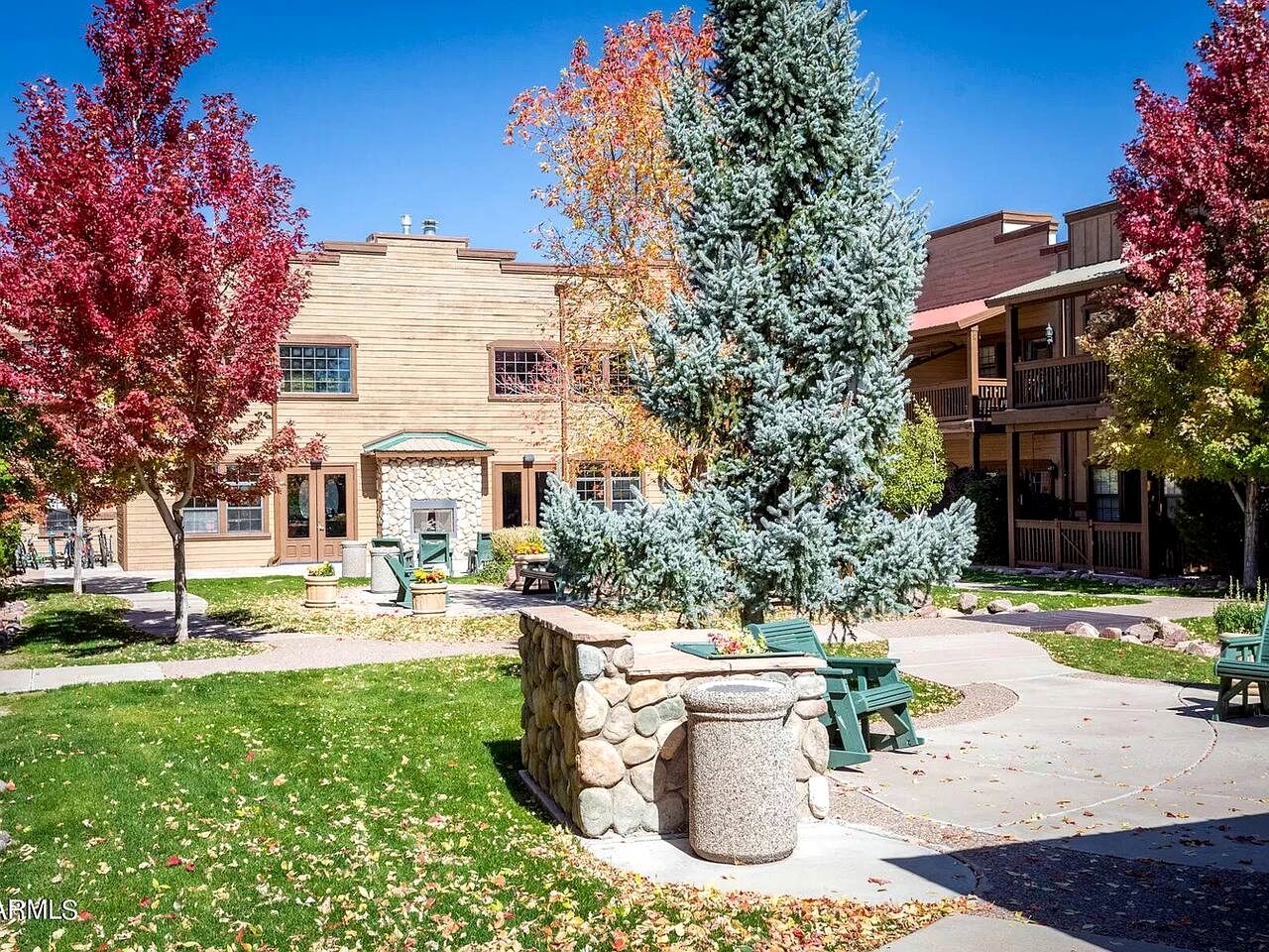Modern Pet-Friendly Vacation Rental with Resort-Style Amenities in Overgaard, Arizona