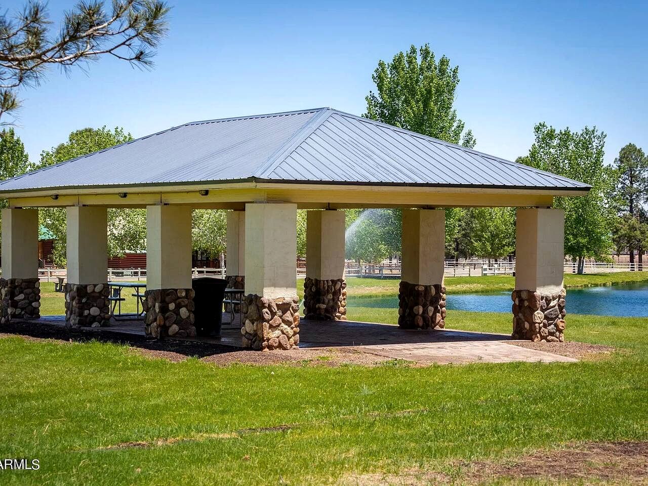 Modern Pet-Friendly Vacation Rental with Resort-Style Amenities in Overgaard, Arizona
