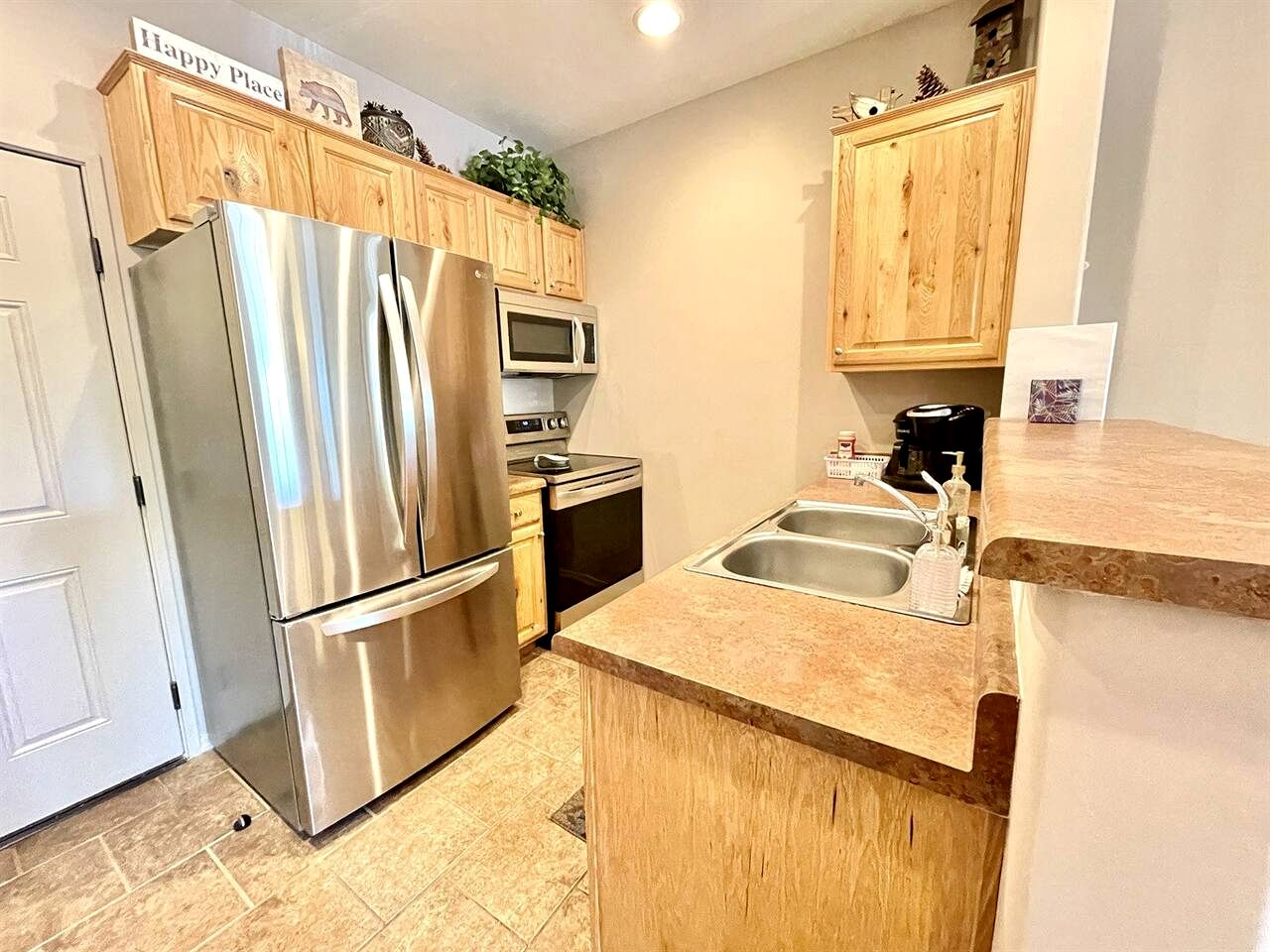 Modern Pet-Friendly Vacation Rental with Resort-Style Amenities in Overgaard, Arizona