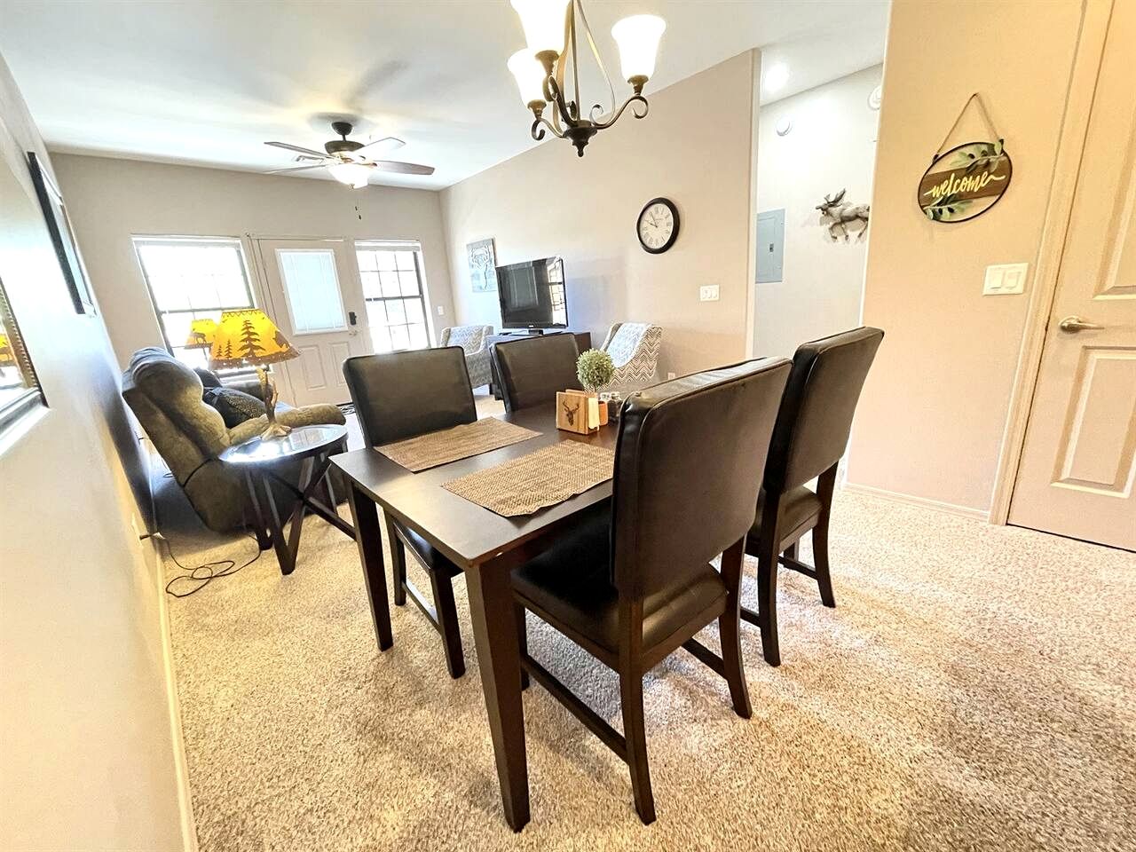 Modern Pet-Friendly Vacation Rental with Resort-Style Amenities in Overgaard, Arizona