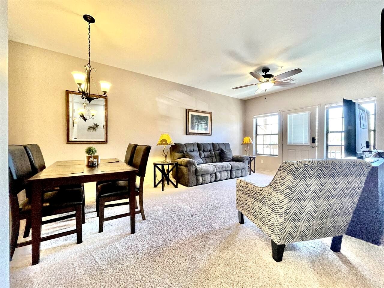 Modern Pet-Friendly Vacation Rental with Resort-Style Amenities in Overgaard, Arizona