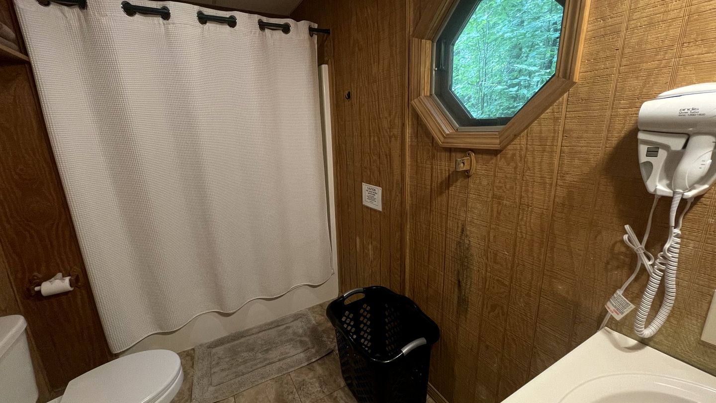 Cozy Cabin with Fire Pit and Hot Tub in Bruceton Mills, West Virginia