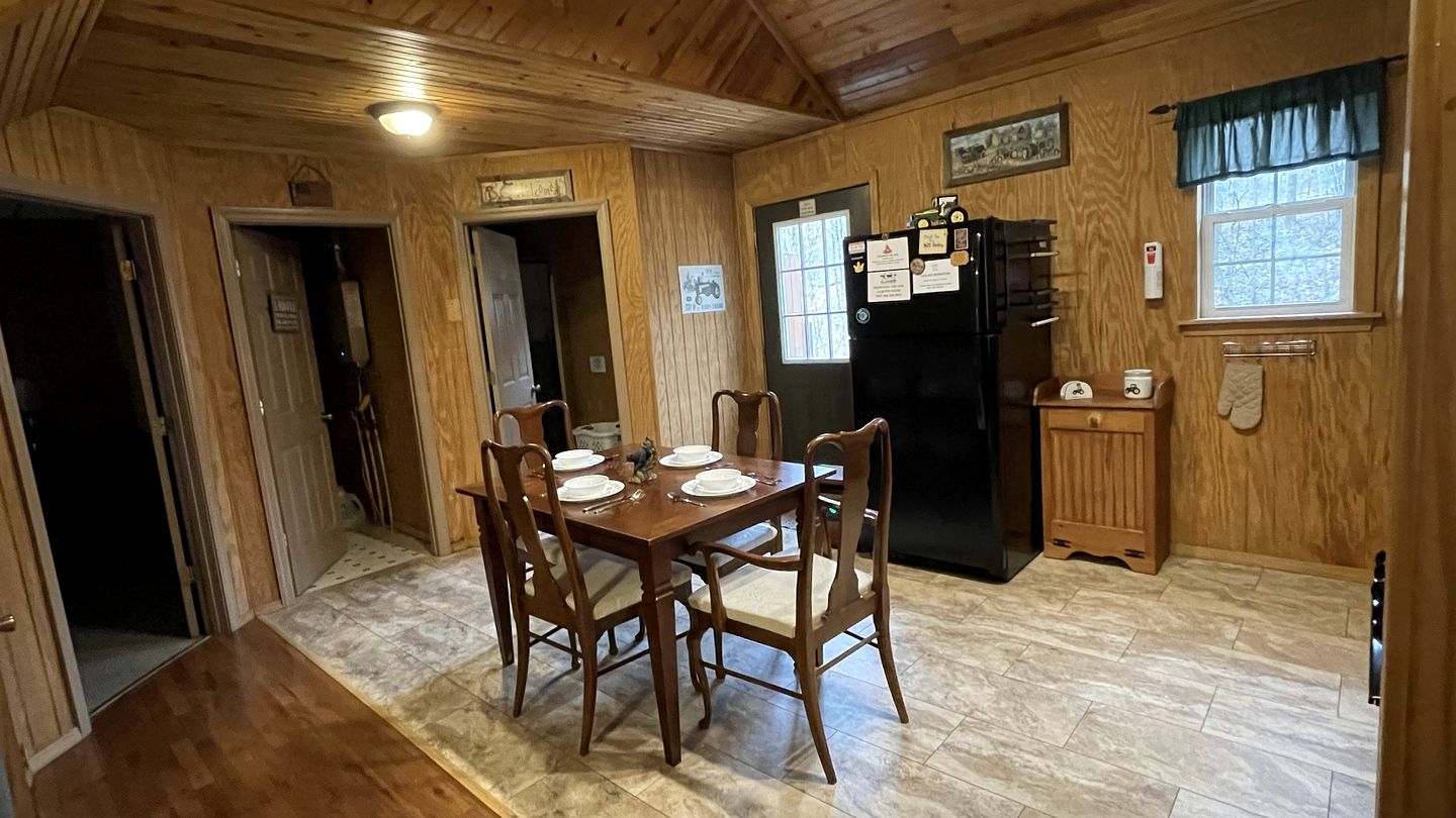 Cozy Cabin with Fire Pit and Hot Tub in Bruceton Mills, West Virginia