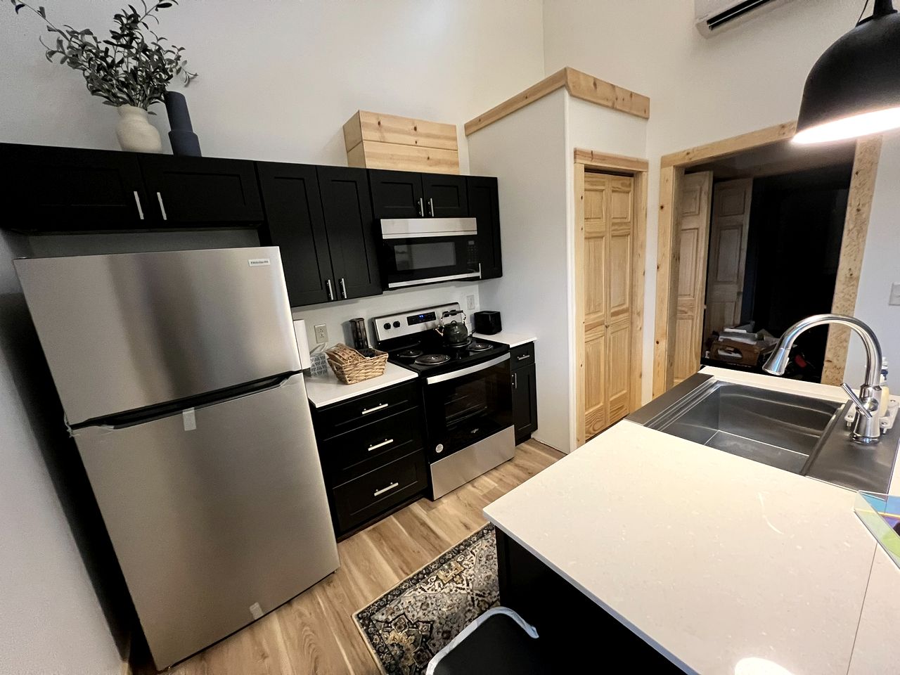 Cozy Rustic Cabin with Hot-Tub Ideal for a Couples Retreat in Illinois