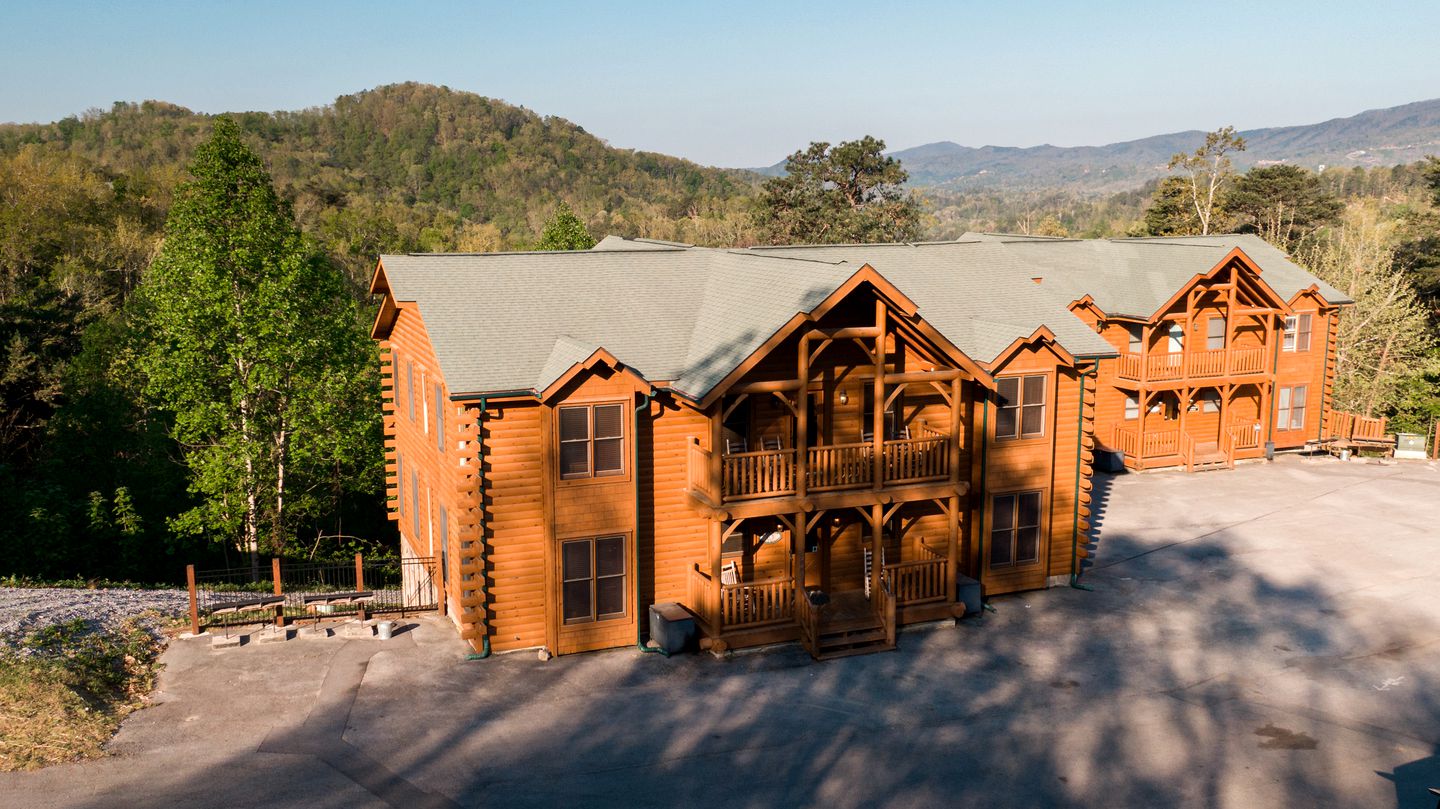 Enormous Cabin Rental for Group Getaways and Family Vacations in Tennessee