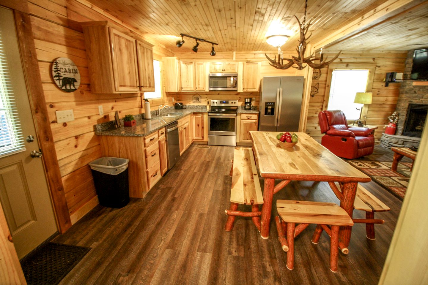 Large Rustic Cabin in Gatlinburg, Perfect for Family Vacations in Great Smoky Mountains National Park